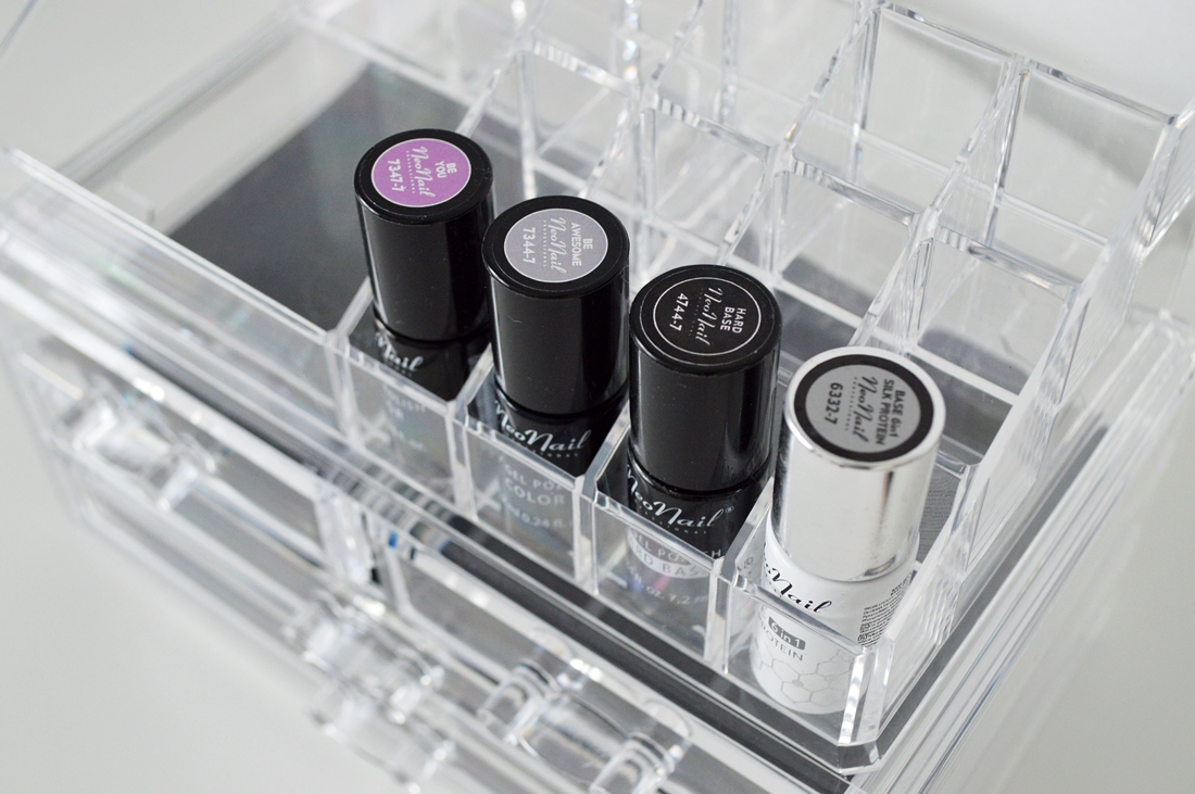 akrylowy organizer na kosmetyki jak zorganizować kosmetyki